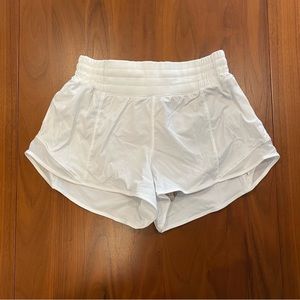 Lululemon Hotty Hot Low-Rise Lined Short 2.5”, Size 6